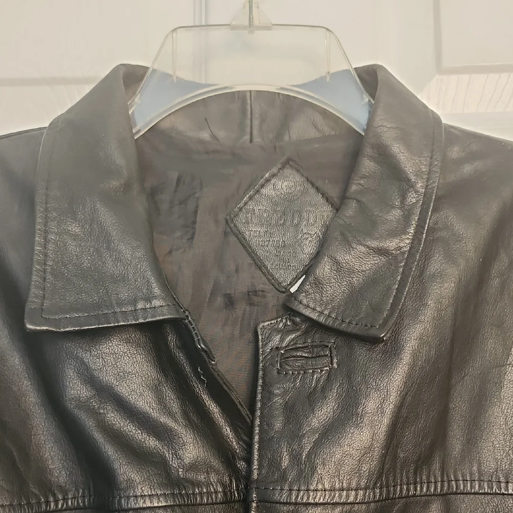 Men's Sleek Black Leather Jacket - Picture 2 of 13